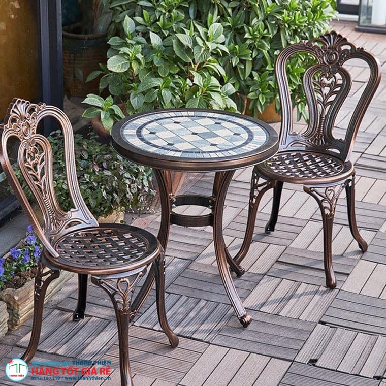 5 ưu điểm của bàn ghế café chân sắt mặt đá