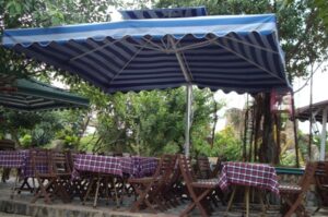 bang-gia-du-lech-tam-vuong-4m-7 So sánh các mẫu dù lệch tâm vuông 4m