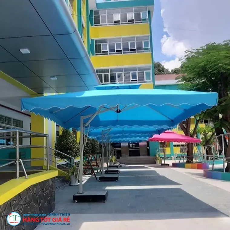 kích thước dù vuông lệch tâm từ 2,5×2,5m đến 4×4m và tải trọng đế tối thiểu tương ứng từ 90 đến 160kg