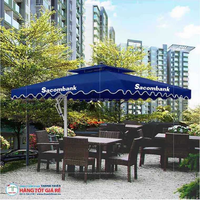 Ô dù ngoài trời lệch tâm vuông khung nhôm cho quán cafe và nhà hàng — không gian sân vườn kinh doanh tại Việt Nam