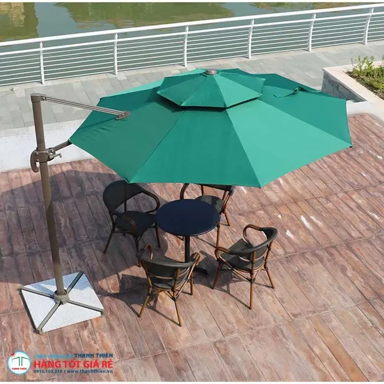 Ô dù lệch tâm treo 2 tầng vải dù ngoài trời màu xanh rêu đặt tại không gian cafe ven hồ — Thanh Thiên Furniture