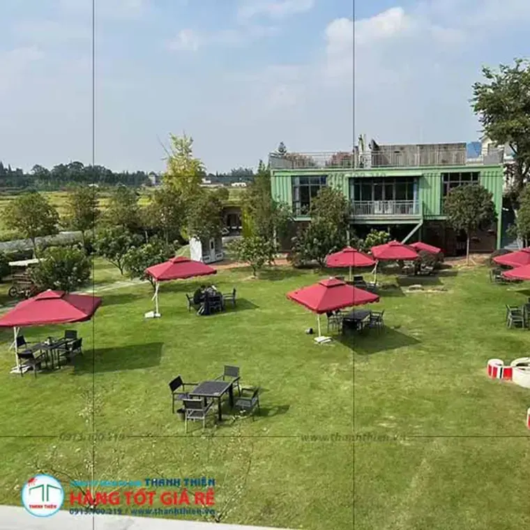 Dự án ô dù ngoài trời quán cafe sân vườn Thanh Thiên — bố trí đều trên sân cỏ rộng
