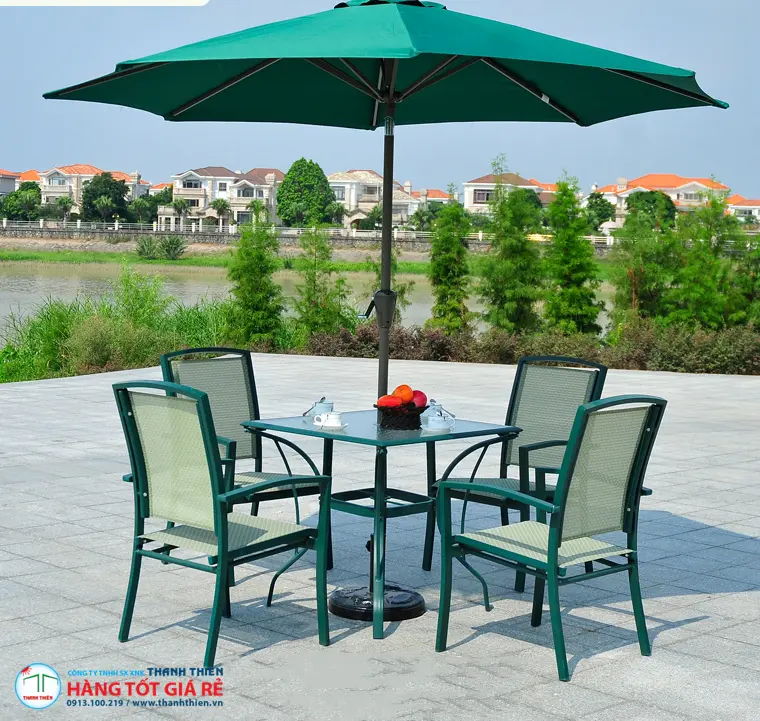Bộ bàn ghế nhôm lưới ngoài trời 4 chỗ màu xanh lá — mặt bàn lưới thoát nước hoàn toàn sau mưa