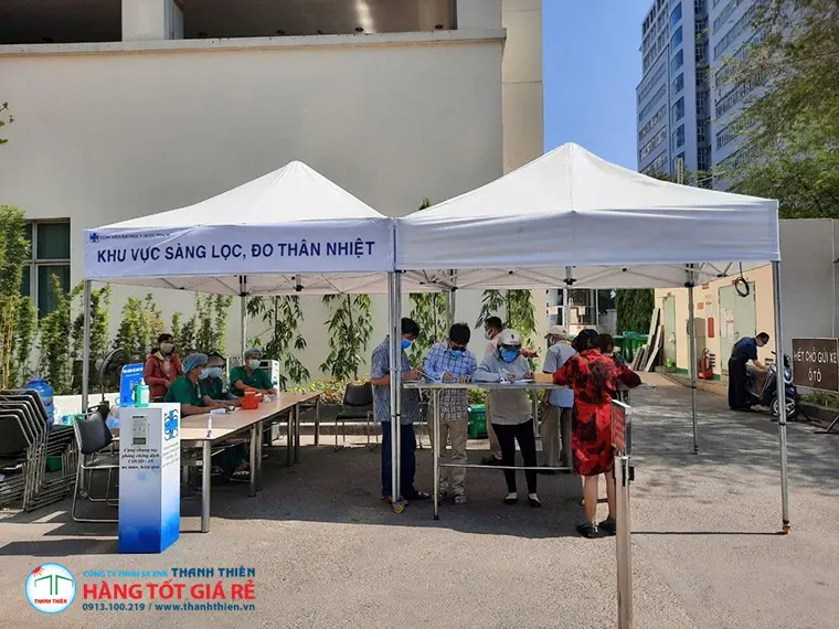 Lều xếp 3x3m Thanh Thiên dự án bệnh viện sàng lọc COVID năm 2020 — 2 lều ghép 6–8 người