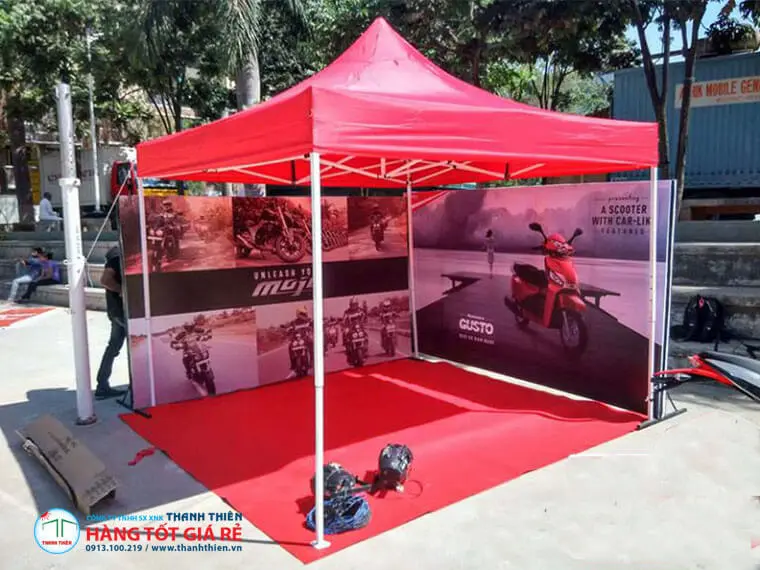 Lều xếp sự kiện ngoài trời phân khu hoạt động team building Lều xếp di động 3×3m màu đỏ tại sự kiện ngoài trời — phân khu hoạt động team building thực tế