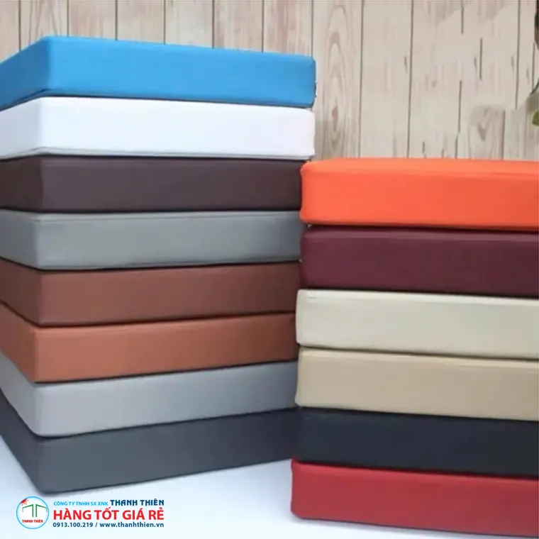 Các mẫu nệm ghế sofa gỗ đa màu sắc đặt may theo kích thước riêng cho quán cafe nhà hàng