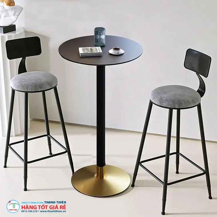Ghế cafe phong cách industrial phối bàn mặt đen chân sắt, ghế bar nệm xám lưng thấp