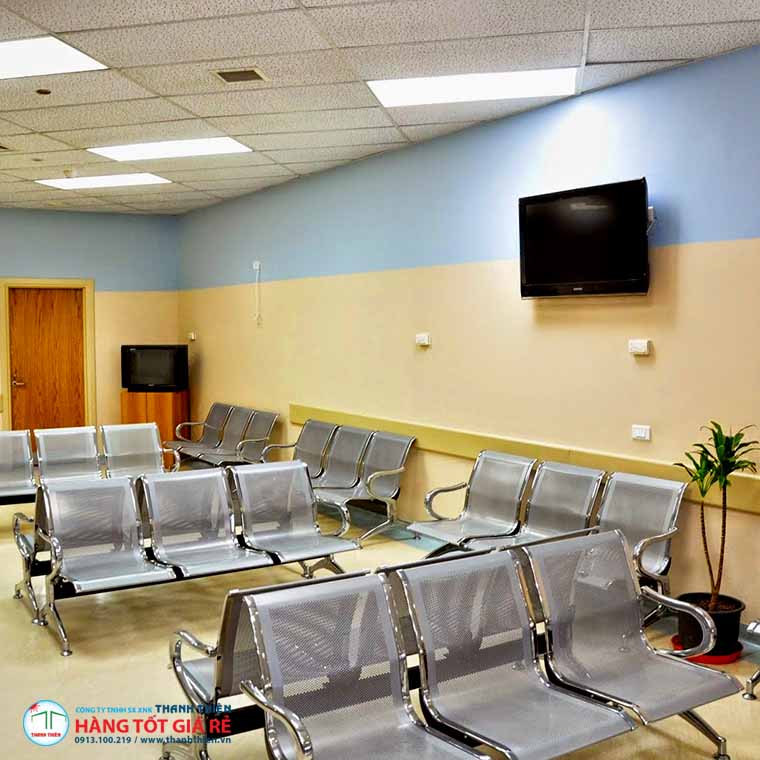 Bố Trí Nhiều Dãy Ghế Băng Chờ 3 Chỗ Nhiều dãy ghế băng chờ 3 chỗ bố trí trong phòng chờ theo lưu lượng sử dụng